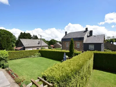 An Old Farmhouse in a Peaceful Ardennes Village Hotels near Pont De Claies sur La Semois