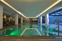 โรงแรมลาตินี - ที่มีสระว่ายน้ำ