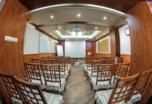 호텔 우유트 알마티