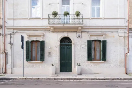 Ada Suites & Spa Отели рядом с достопримечательностью «Porta Napoli»