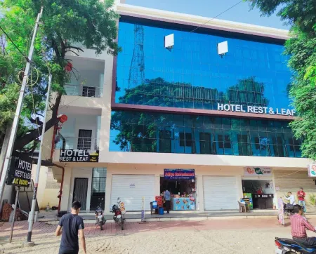 Hotel Rest and Leaf Отели в г. Ананд