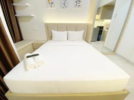 Fancy and Nice Studio at the Alton Apartment