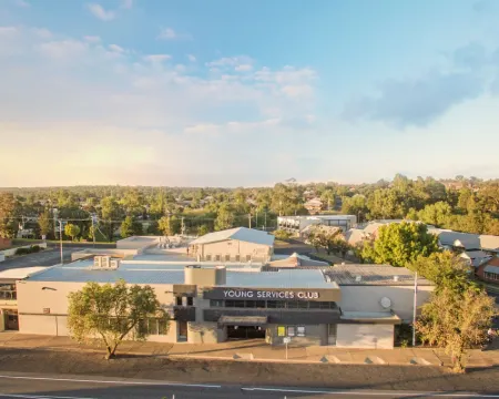 Young Federation Motor Inn and Services Club Hotels in Young