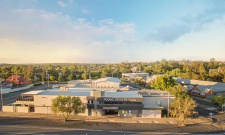 Young Federation Motor Inn and Services Club