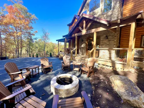 Lazy Bear Lodge 5 Bedroom Cabin by Redawning