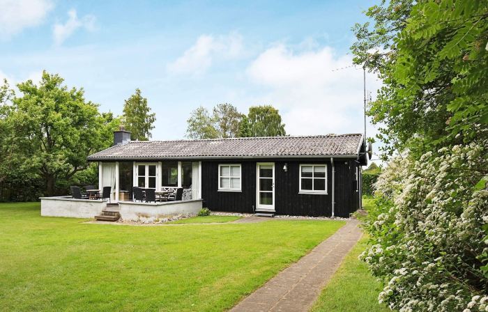 4 Star Holiday Home in Dronningmølle