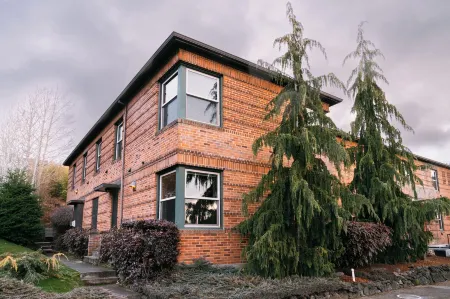 Inn of the White Salmon Отели рядом с достопримечательностью «Парк Марина»