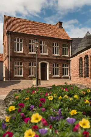 Hotel & Gasthaus Nagel Отели в г. Зюдлон