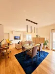 Bright 2 bedrooms flat w parking&balcont