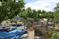 Hotellerie de l'Esplanade Hotels in Rians