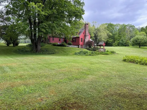 Charming idyllic farmhouse minutes to Great Barrington MA and Salisbury CT