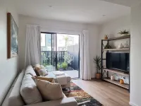 Brand New House by Botany - Parking Hotels in Beachlands