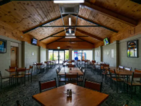 โรงแรมแคเพลลาโมเทล โรงแรมในเอเมอรัลด์