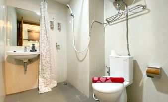 Comfy Studio at Gateway Park LRT City Bekasi Apartment