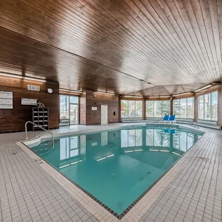 Stony Plain Inn & Suites