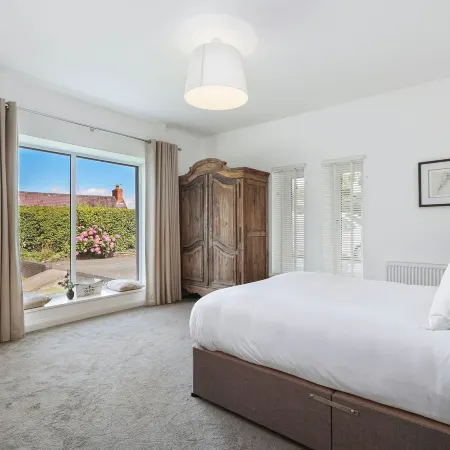 The Hawthorns - Large Luxury Cottage, Hot Tub, Sea Views