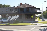 Best Western Blackbutt Inn Hotels in Adamstown Heights