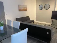 Comfortable and Modern 2-Bedroom Flat in Bridgend Hotels in Bridgend