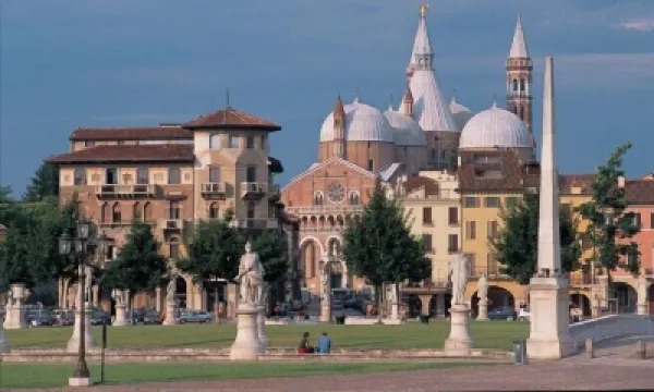 Le Camp Suite & Spa Hotels near Padova Train Station