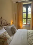 Dimora Storica la Corte Delle 4 Stagioni Hôtels à proximité de : Anna DAlençons Palace