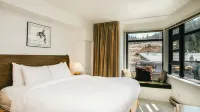 Carleton Lodge