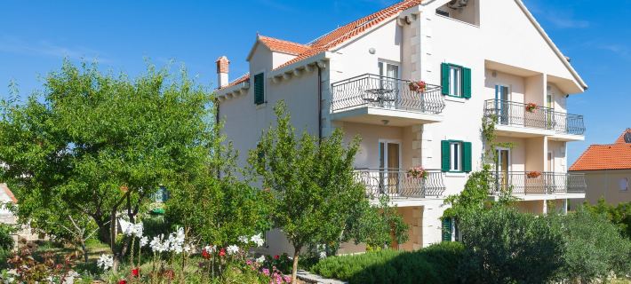 Apartments Villa Vallum Hotels in Bol