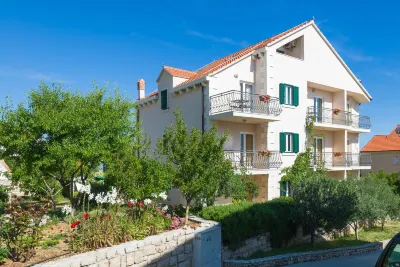 Apartments Villa Vallum Các khách sạn gần Aquamarine Beach