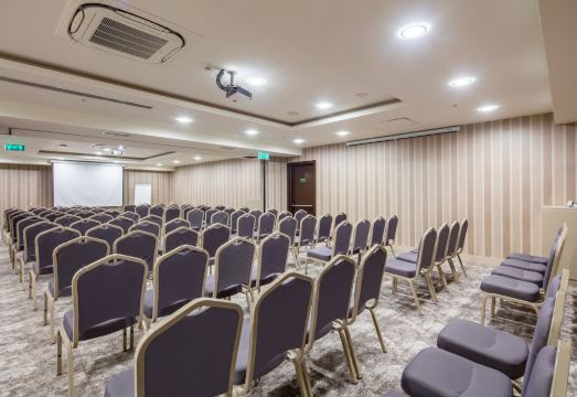 Holiday Inn 객실 또는 수영장