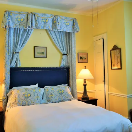 Bellevue Manor