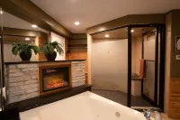 The Champagne Lodge & Luxury Suites Hotel a Burr Ridge