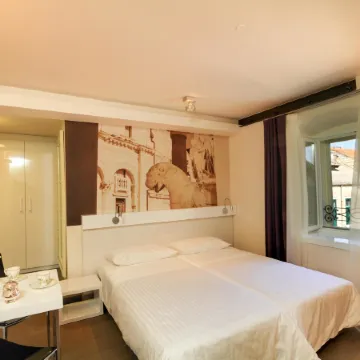 La Porta Luxury Rooms