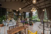 Thanburi Resort Hotels in Amphoe Chom Thong