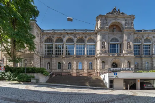 limehome巴登-巴登Bäderstraße 鄰近巴登-巴登車站的酒店