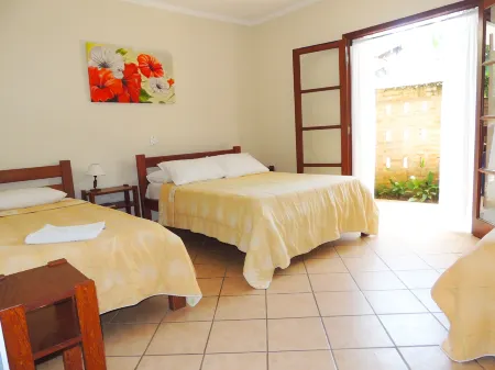 Pousada Mosaico Brasil - Maresias Отели рядом с достопримечательностью «Camping e Bar do Cacau - Praia de Santiago»