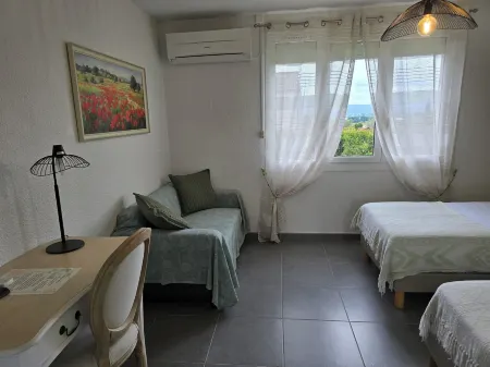 Le Mas des Quintrands Manosque - Motel de Charme Отели в г. Маноск