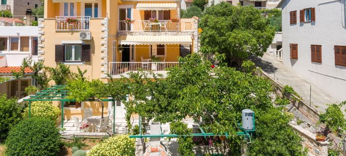 Apartments Nada Hotels in Bol