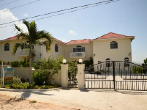Retreat Guesthouse Luxury Suites Hotels in Coral Spring