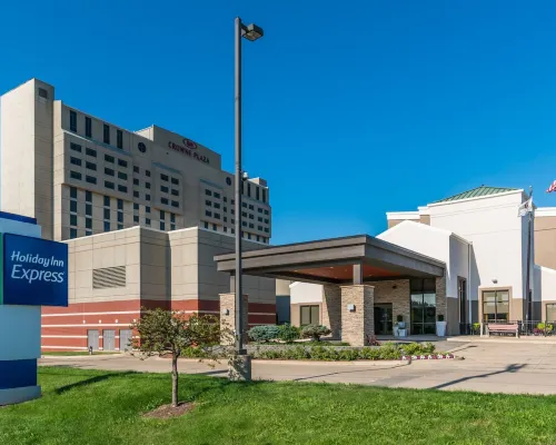 Holiday Inn Express & Suites SPRINGFIELD by IHG Hotels in Springfield