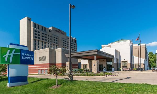 Holiday Inn Express & Suites Springfield by IHG