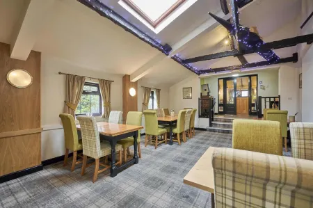 The Old Ginn House Inn Отели в г. Дин