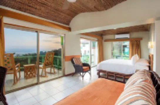 Si Como No Resort & Wildlife Refuge