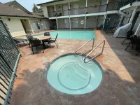 Best Western Cedar Inn  Suites - spa