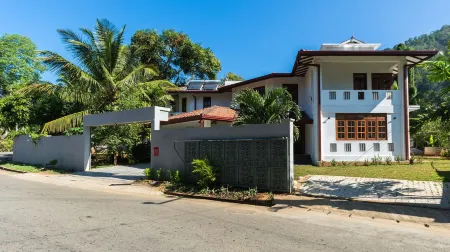 Niru Residence Отели в г. Gonoruwa