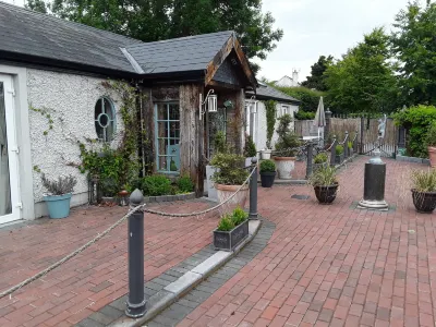 Ballybur Lodge Mews 2 Hôtels à : 