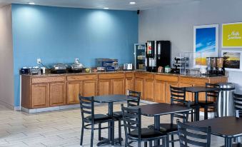 Days Inn & Suites by Wyndham Santa Rosa