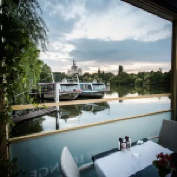 호텔 헤라스트라우