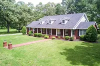 Cedar Grove Inn Hotels near Lowe's Garden Center