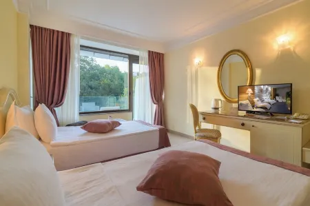 The Palace Hotel, Sunny Day