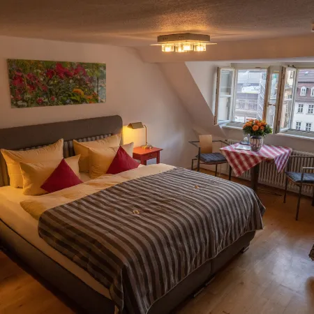 Hotel Goldener Falke Отели рядом с достопримечательностью «Хайлигенберг»