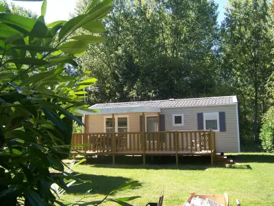 Camping les Terrasses de Rivarennes Hotels in Azay-le-Rideau